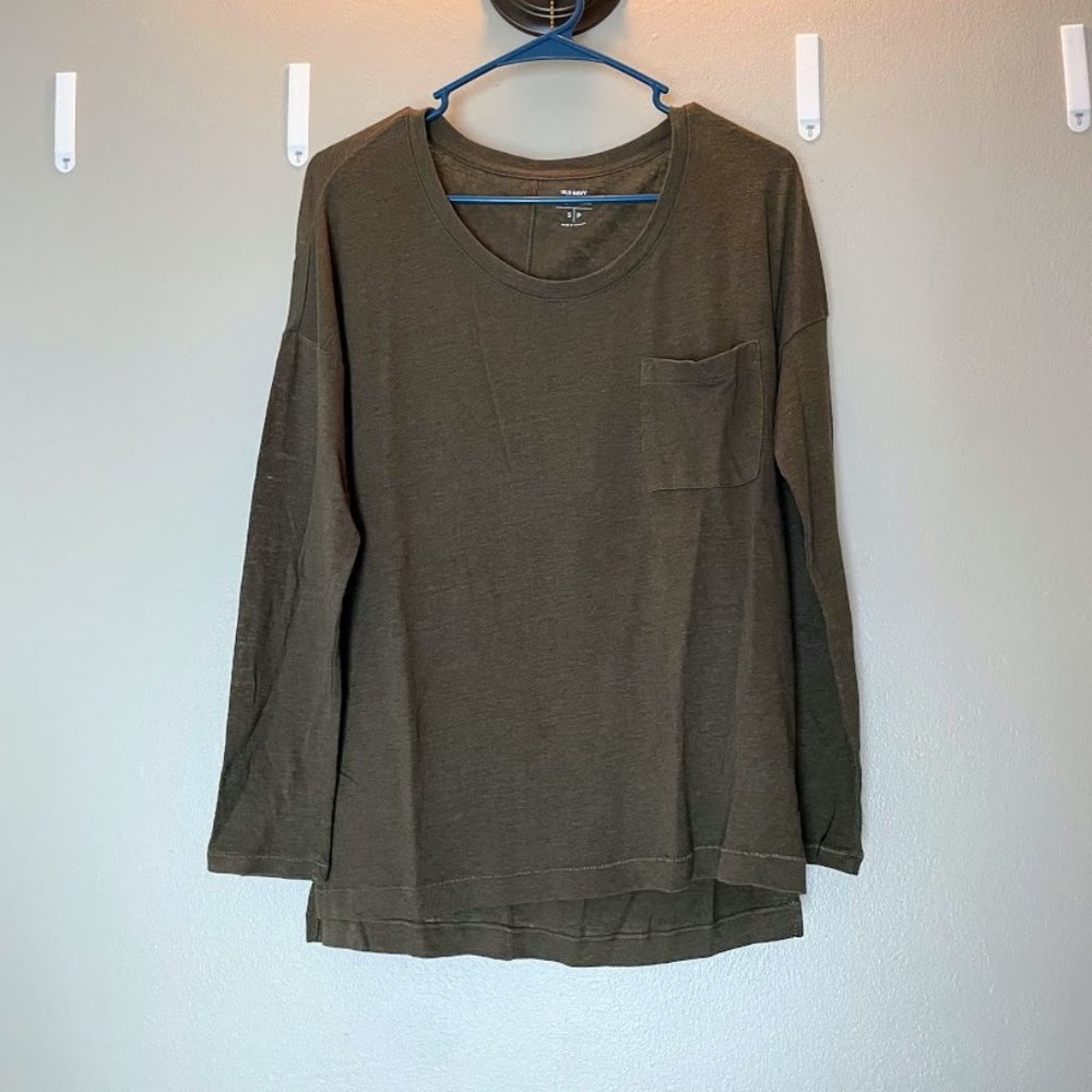 Olive green long sleeve (w/ pocket)